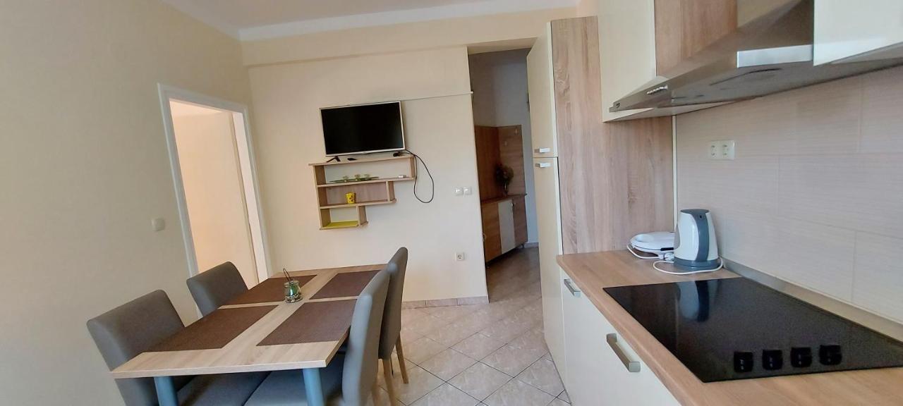 Apartments Marijana Rab Town Eksteriør billede
